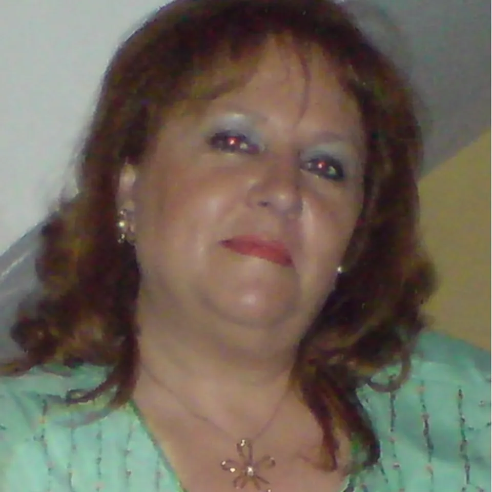 Ana Isabel R.