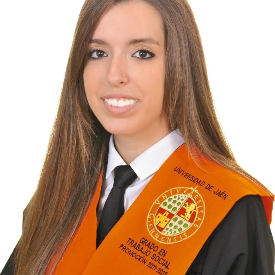 María E.