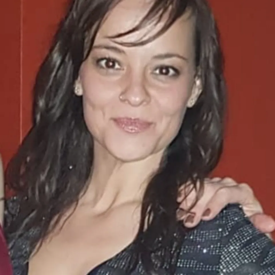 María  R.