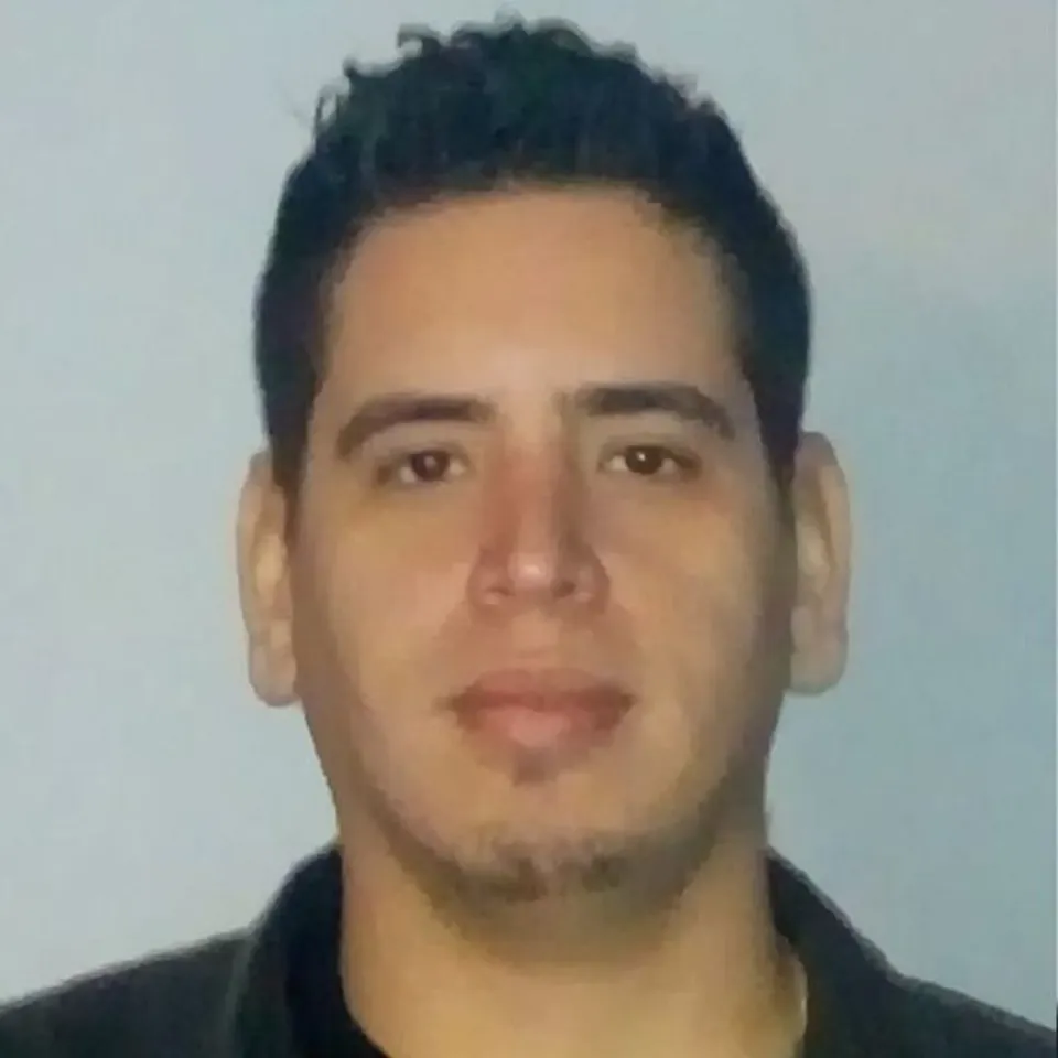 Carlos Eduardo R.