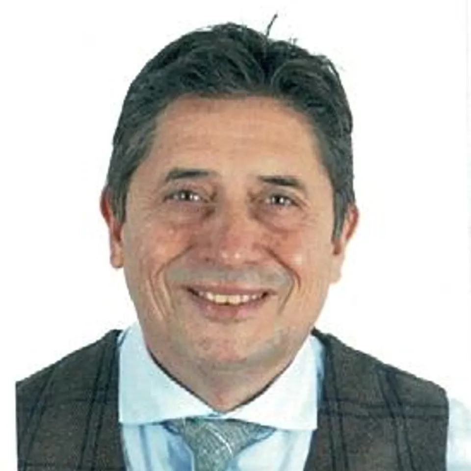 Roberto Daniel R.