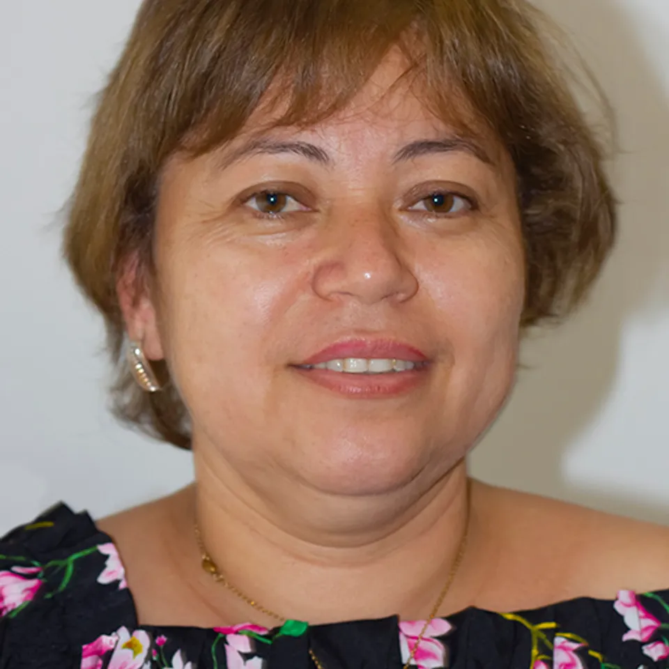 María L.